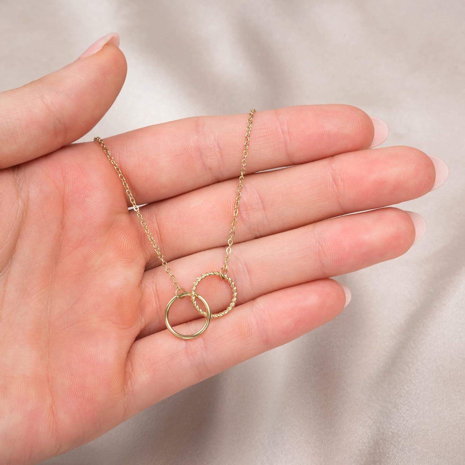 Suavell Interlocking Circle Sterling Silver Necklace – Best Friend Gift